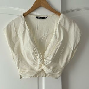 Crop top, off white v-line